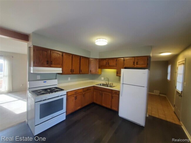 Photo - 137 Birchwood Ave