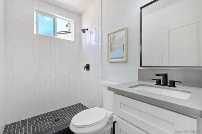 Photo - 1059 Emory St Unidad 2