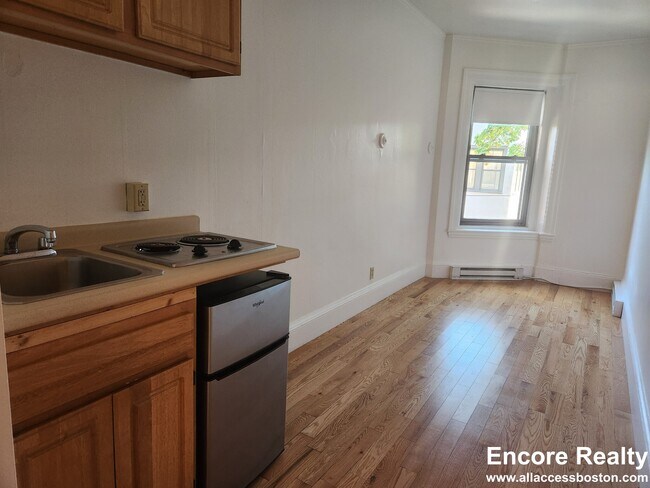 Photo - 1061 Beacon St Unidad 8