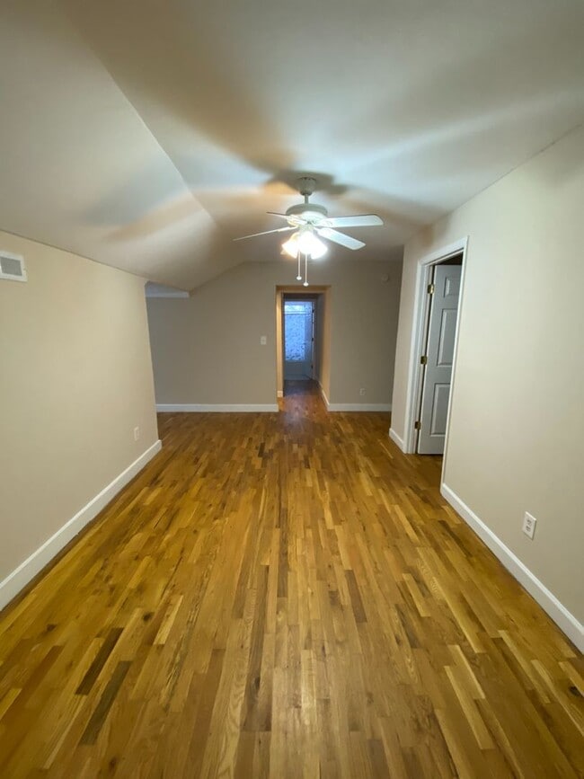 Photo - 743 Broad St NW