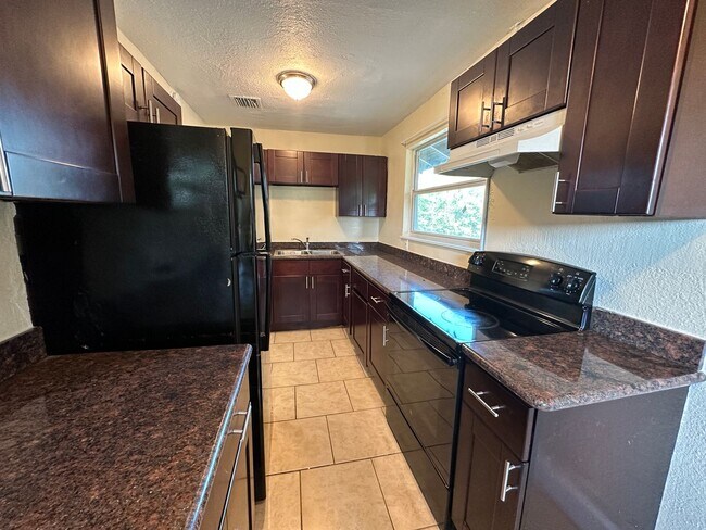 Photo - 3/1 2nd Story Duplex - Newly Updated!