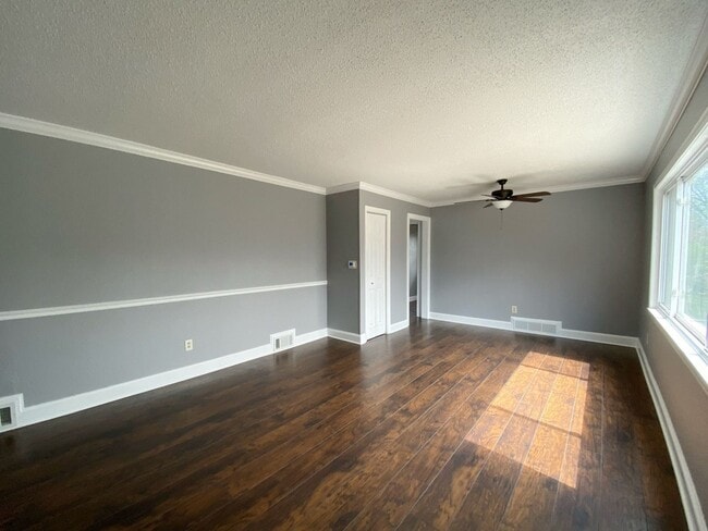 Photo - Beautiful 3 bedroom Prairie Village Home!