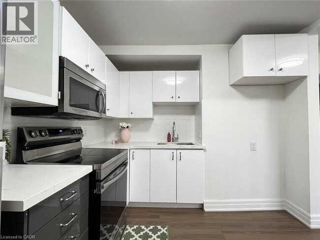 Photo - 1164 Cannon St E