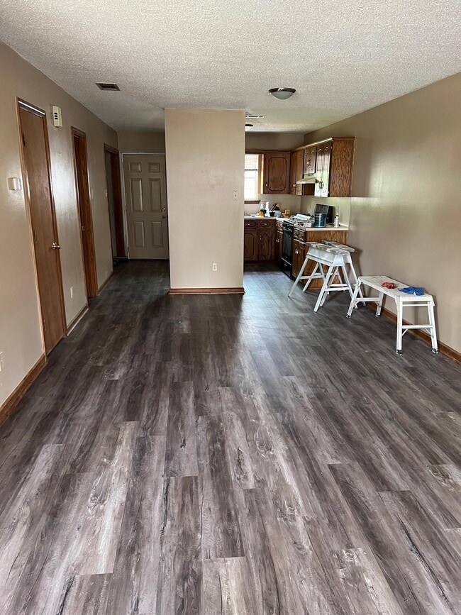 Photo - 1007 Skillern