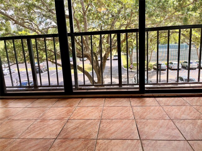 Photo - 3750 Inverrary Dr Unit 3Q