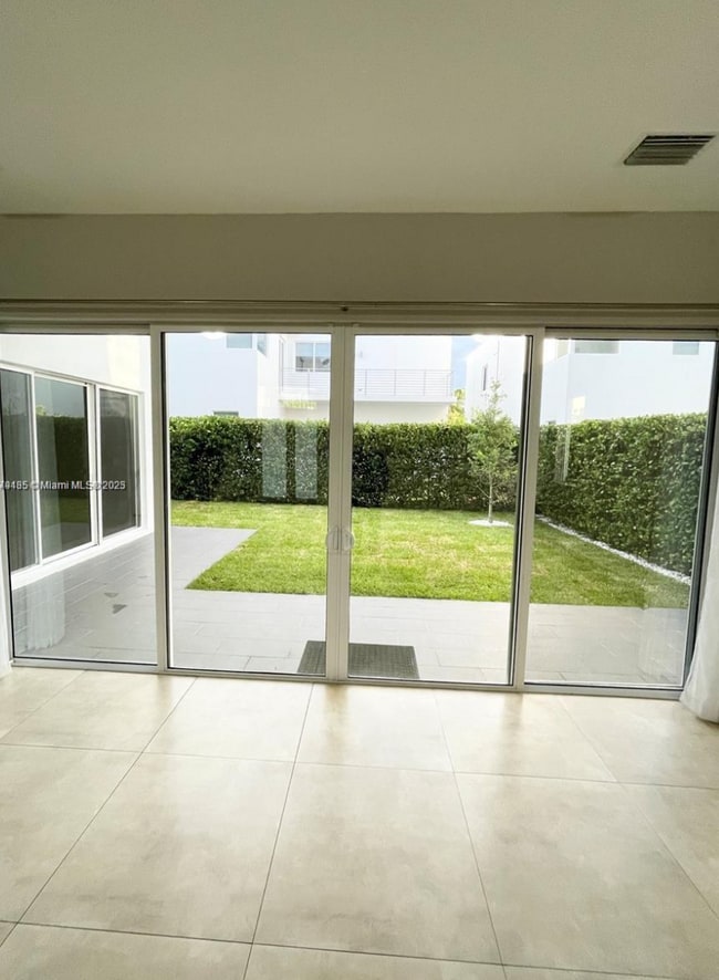 Photo - 10061 NW 75th St