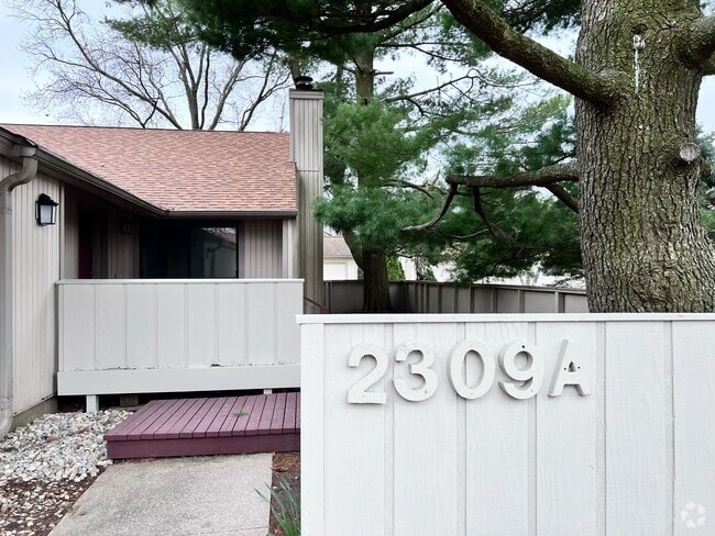 Building Photo - 2309A Melrose Dr Rental
