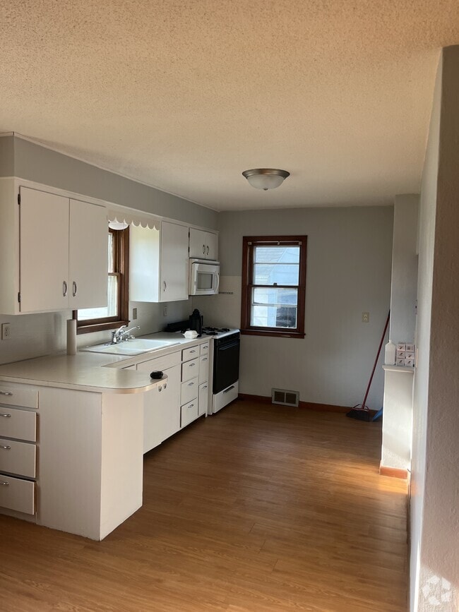 Building Photo - 422 8th Ave Rental
