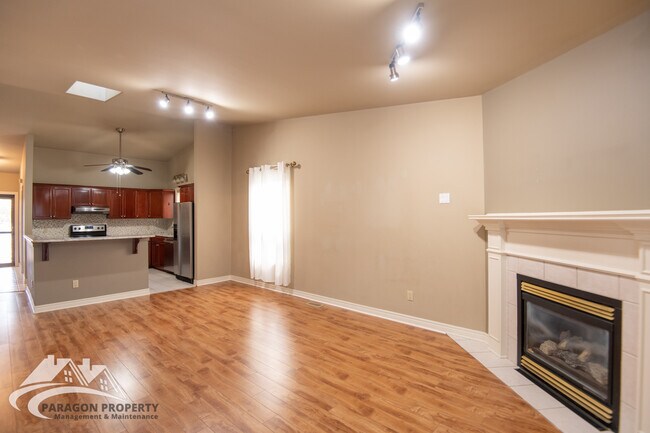 Photo - 8 McIntosh Ave