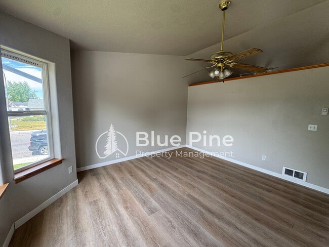 Photo - 3535 Spring Creek Dr