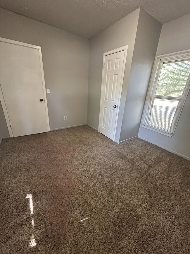 Photo - 208 W Rose St