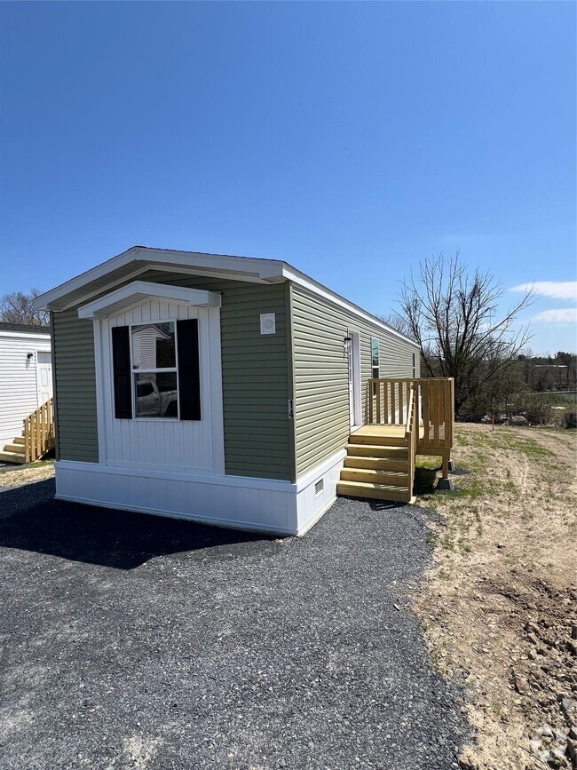 Building Photo - 985 NY-17M Rental