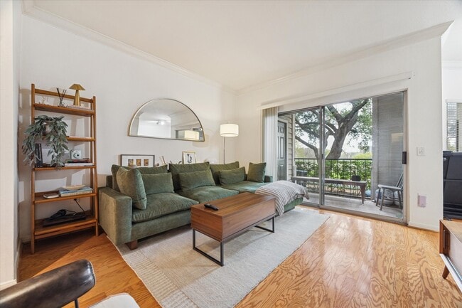 Building Photo - 3231 Allen Pkwy Unit 1113