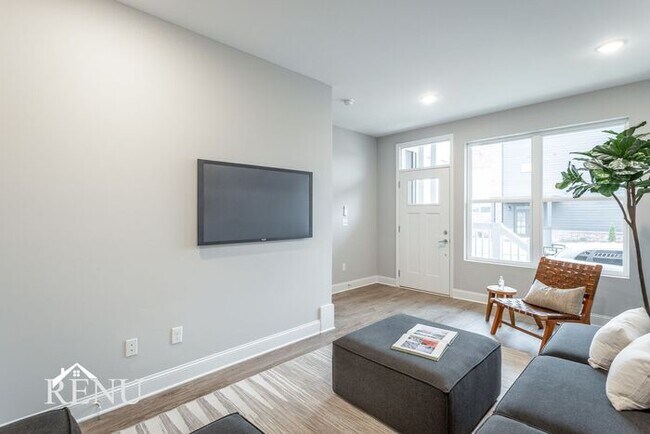 Photo - 2341 E 18th St