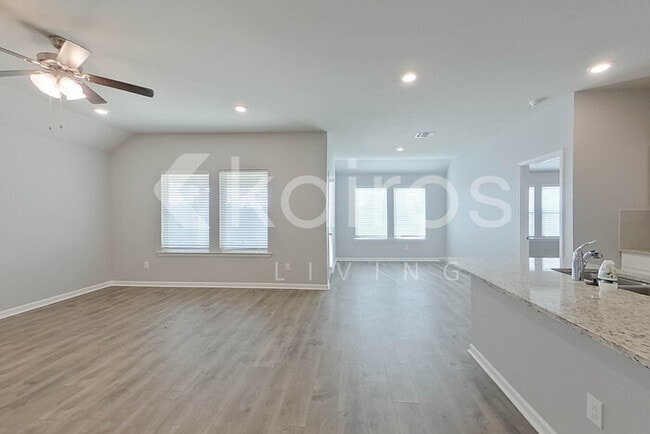 Photo - 406 Mango Dr