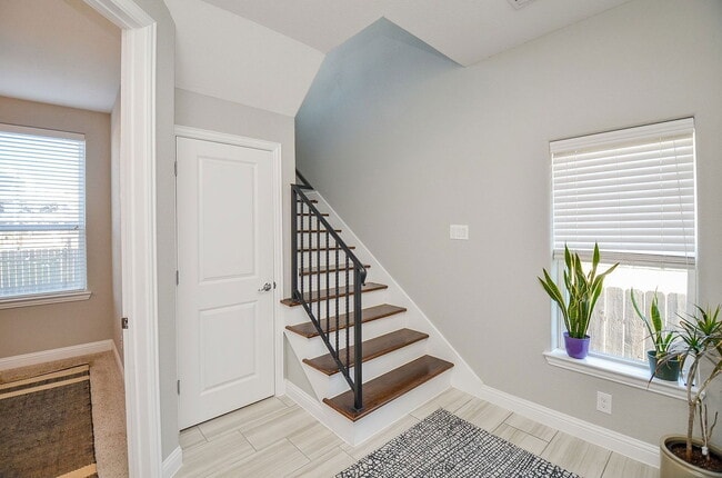 Photo - 1223 W 19th St Unit A