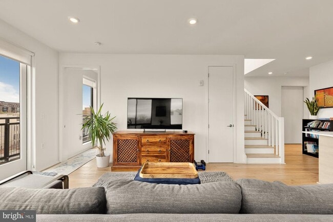 Building Photo - 1550 11th St NW Unit 401