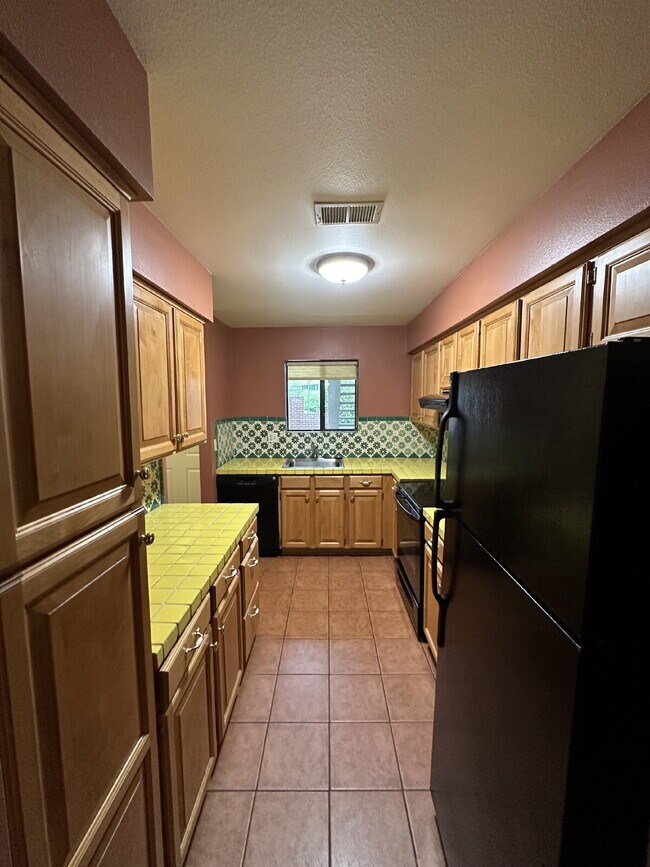 Photo - "Charming 2-Bed, 2-Bath Boulder Apartment with Cozy Fireplace and Spacious 1030 Sq Ft Layout!" Unit 102B