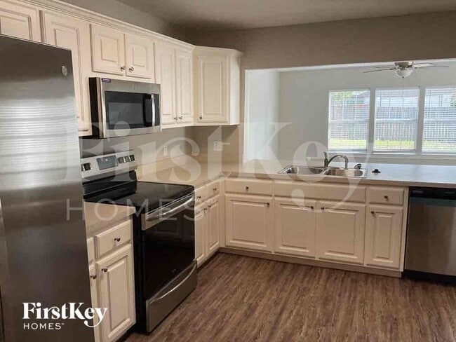 Photo - 2026 Greenview Dr