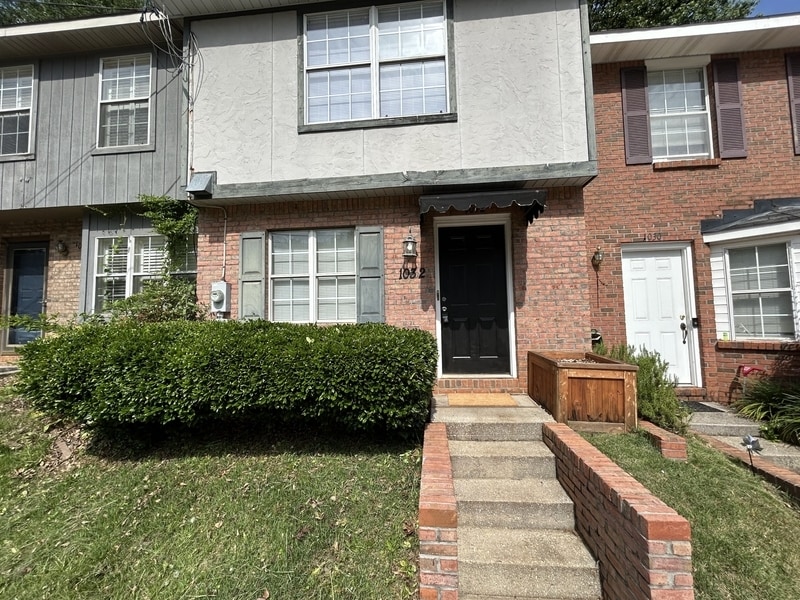 Photo - 1032 Chinook Street