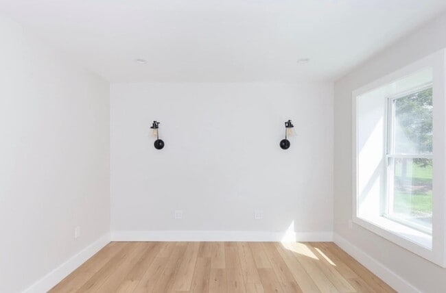 Photo - 1 Bedroom Home in Charlotte VT Available 11/1!
