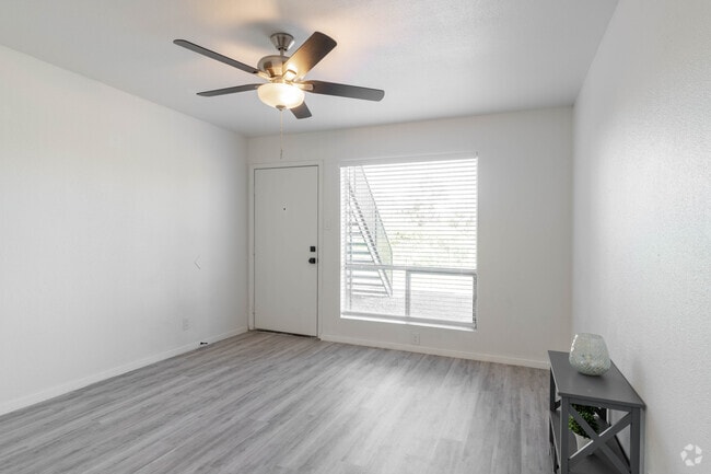 1BR, 1BA - 500SF