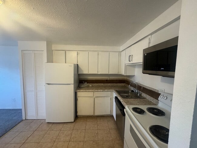 Photo - 2 Bedroom Condo in Southeast Denver Unit 214