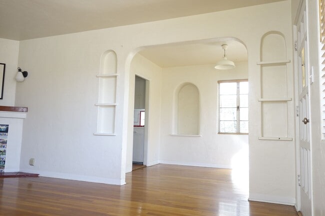 Photo - 2 bedroom, 1 bath house with a den in Sam ...