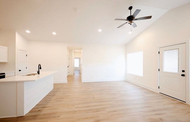 Photo - 619 Briarbrook Ln