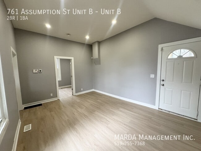 Photo - NEWLY RENOVATED 2 BED / 1 BATH UNIT ON ASSUMPTION + HYDRO & GAS! Unit B