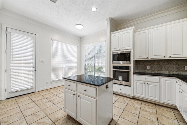Photo - 2838 Briarhurst Park