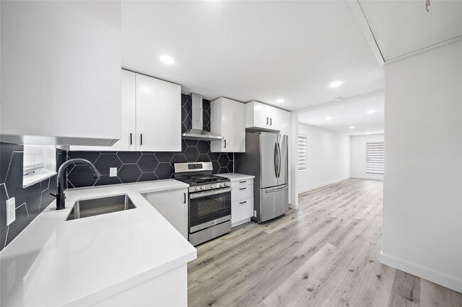 Building Photo - 1106 W Tri Oaks Ln Unit 134 Rental