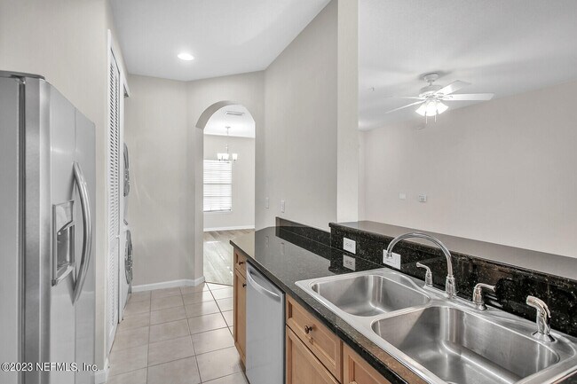 400 La Travesia Flora Unit 203