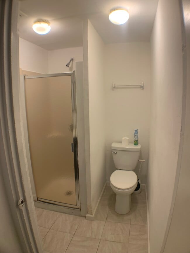 Full bath on 1st floor - 402 S Lime St