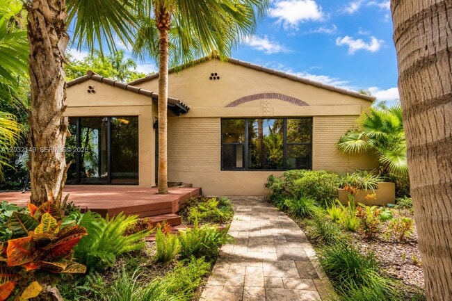 Building Photo - 4230 Royal Palm Ave
