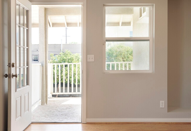 Photo - 340 N La Fayette Park Pl