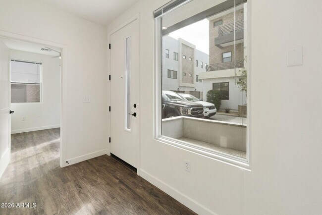 Photo - 406 W 7th St