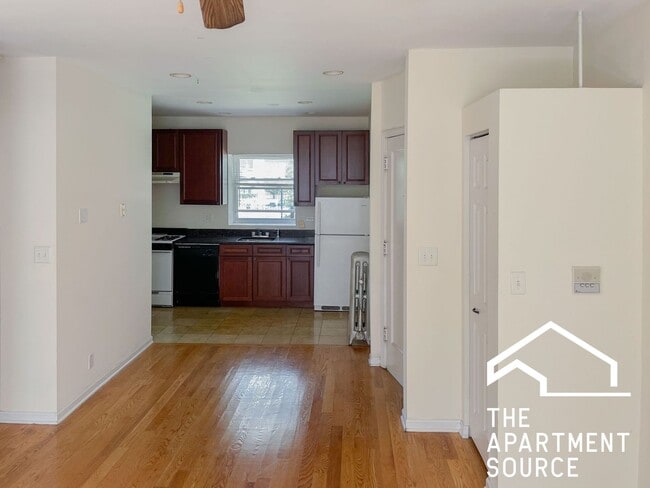 Photo - 3924 N Pine Grove Ave Unidad 2W