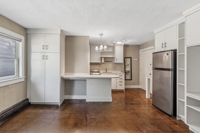 Updated Studio Kitchen - 501 Ashland Ave - Heat Included