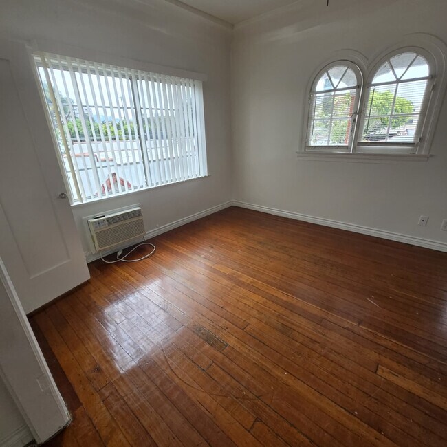 833 N Formosa Ave
