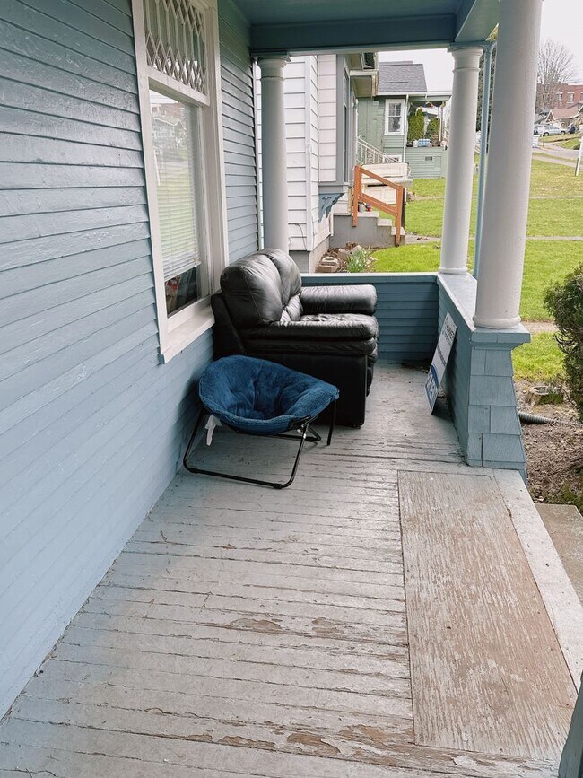 Photo - PRELEASING:  5 bdrm/3 bath on High Street!