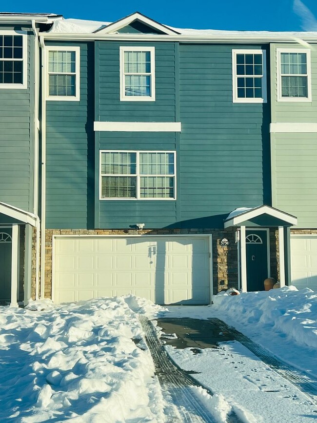 Charming Townhome, Prime Location, Cozy Li... - Charming Townhome, Prime Location, Cozy Li...