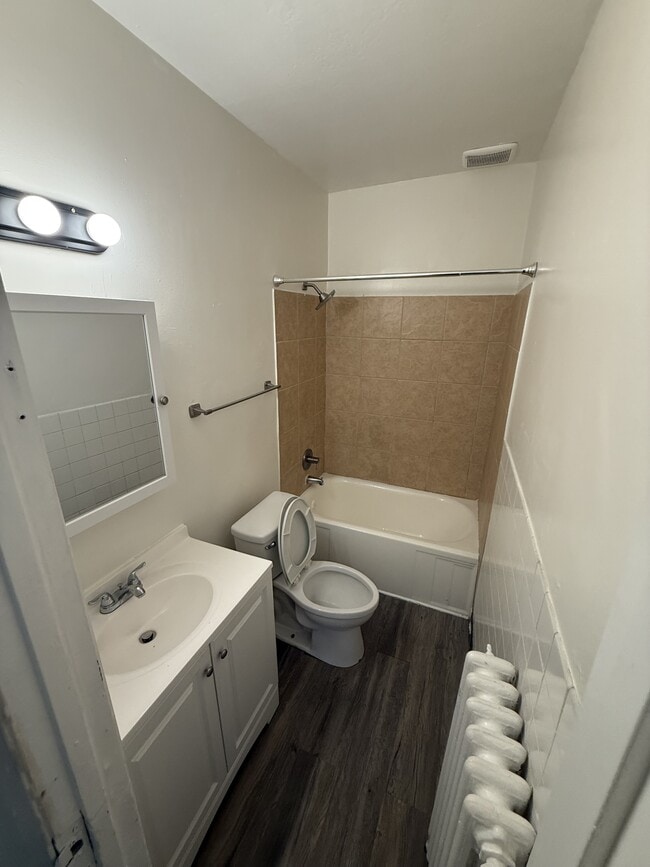 546 Edmund Ave W