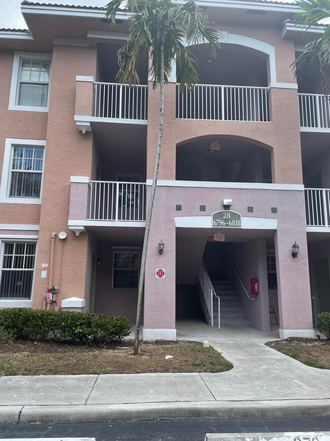 Building Photo - 6800 W Sample Rd Unit 6800 Rental