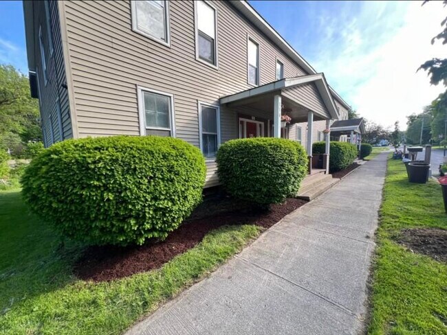 Building Photo - 122 S Main St Unit 8