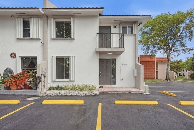 Building Photo - 3940 NW 76th Terrace