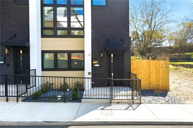 Building Photo - 434 Markham St SW