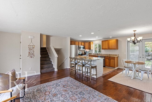 Photo - Elevated Living in Illahee – Style, Space ...