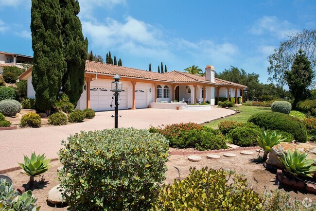Building Photo - Spacious Single-level Spanish Ranch Home i...