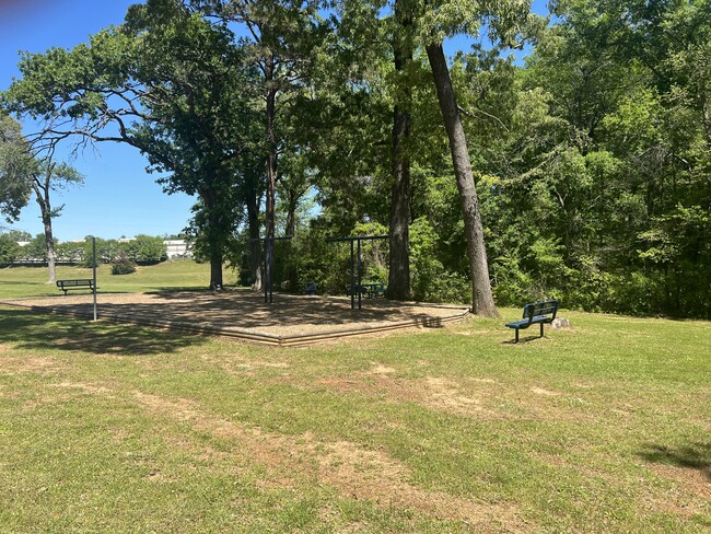Nacogdoches Lakeside Park - 1 Block from complex